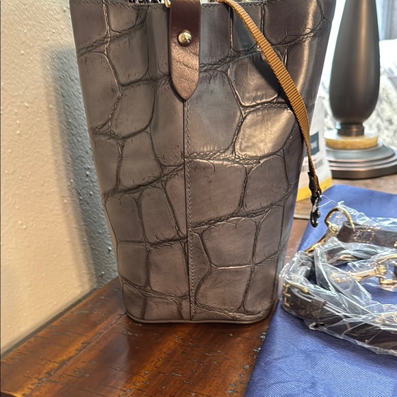 LAST CALL for this Dooney & Bourke Gray Croc-Embossed Shoulder Bag NWT - Picture 9 of 12